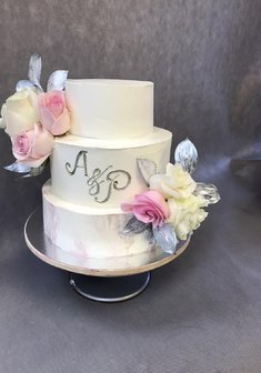«Торт свадебный с цветочным оформлен»