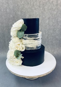 «Торт свадебный с цветочным оформлен»