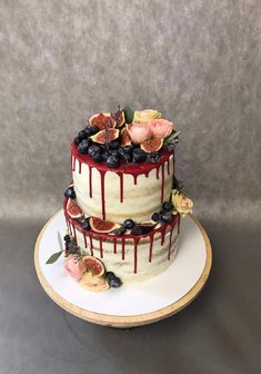 «Торт свадебный с ягодным оформлени»