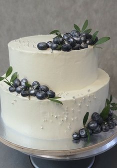 «Торт свадебный с ягодным оформлени»