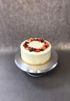 «Торт свадебный с ягодным оформлени»