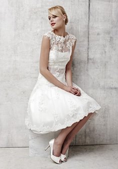 Свадебное платье М30133. С прямой юбкой, короткое без шлейфа.