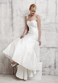 Свадебное платье 2368-М30146. С прямой юбкой, длинное со шлейфом.