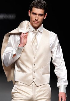 Свадебный мужской костюм A1517. Классический однобортный.